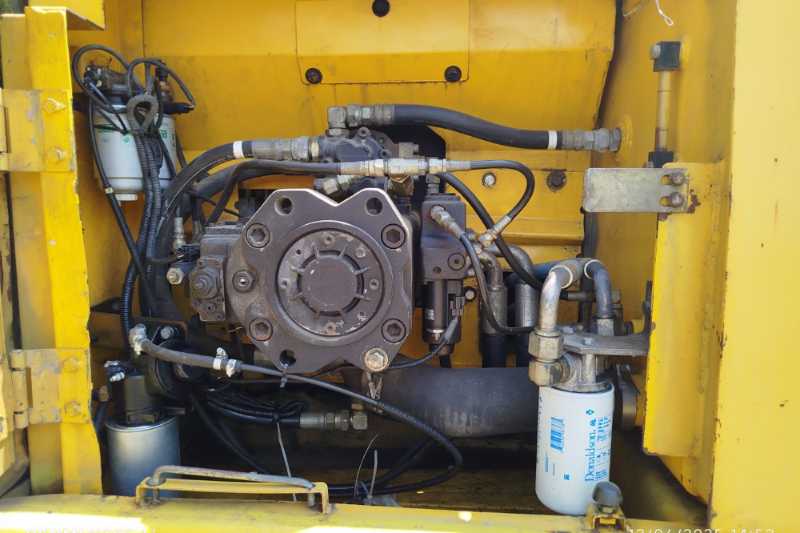 OmecoHub - Immagine NEW HOLLAND E215B